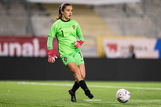 Goalkeeper Íris Esguierao of Portugal