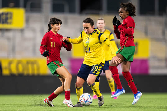 Mafalda Mariano and Leonete Correia of Portugal against