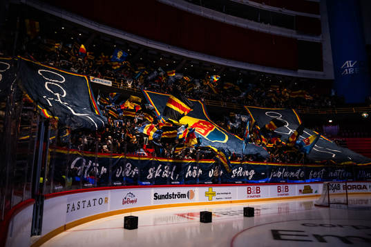 Djurgårdens supportrar med ett tifo