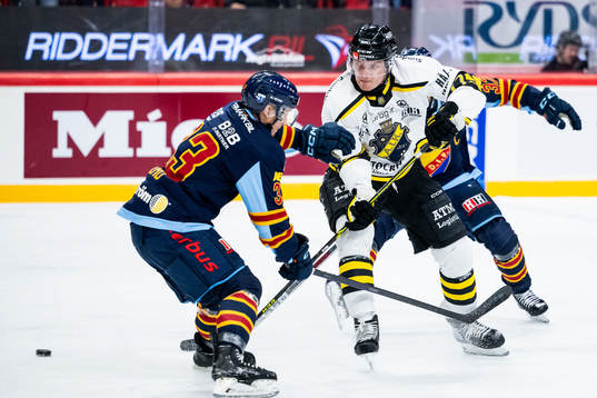 Djurgårdens Daniel Glad och AIKs William Ignberg Nilsson
