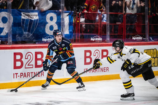 Djurgårdens Zachary Magwood och AIKs Filip Windlert