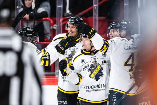 AIKs Zion Nybeck jublar med lagkamrater
