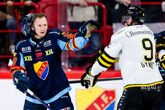 Djurgårdens Daniel Glad och AIKs Richard Gynge
