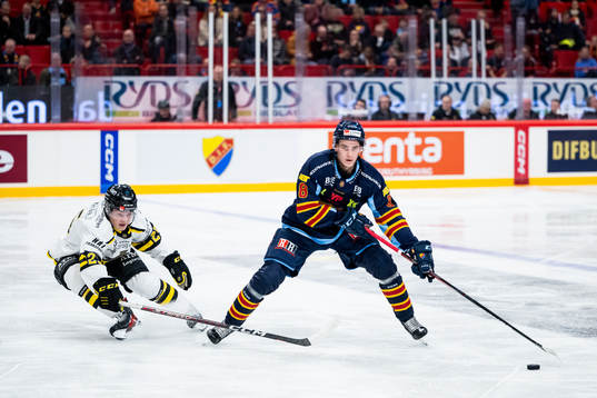 AIKs Theo Hårdstam och Djurgårdens Pontus Johansson