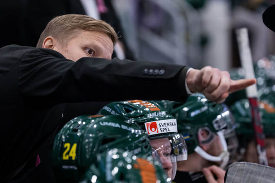 Björklövens assisterande tränare Robert Lahti