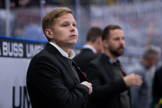 Björklövens assisterande tränare Robert Lahti