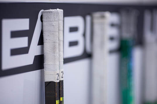 Björklövens Linus Cronholms klubbor innan ishockeymatchen