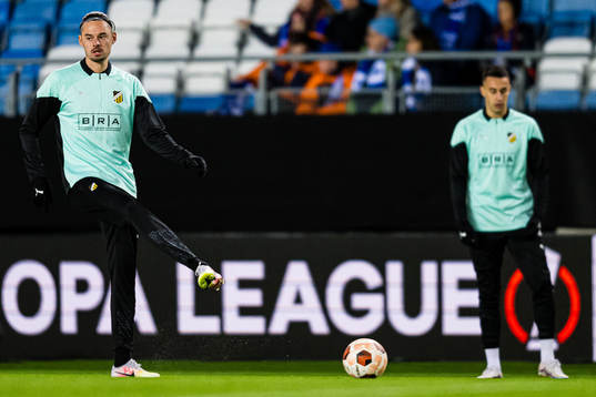 Amor Layouni of Häcken warms up