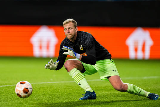 Peter Abrahamsson of Häcken warms up