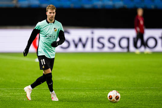 Samuel Gustafson of Häcken warms up