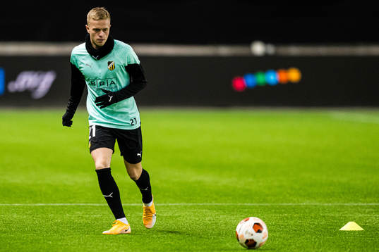 Tomas Totland of Häcken warms up
