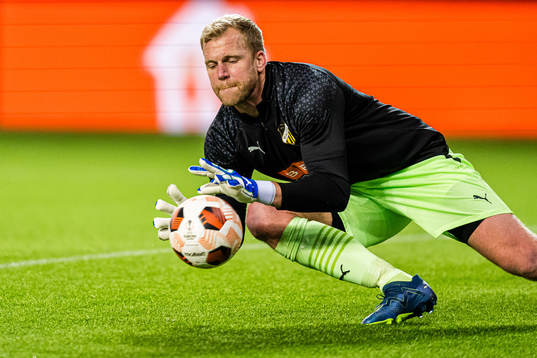 Peter Abrahamsson of Häcken warms up