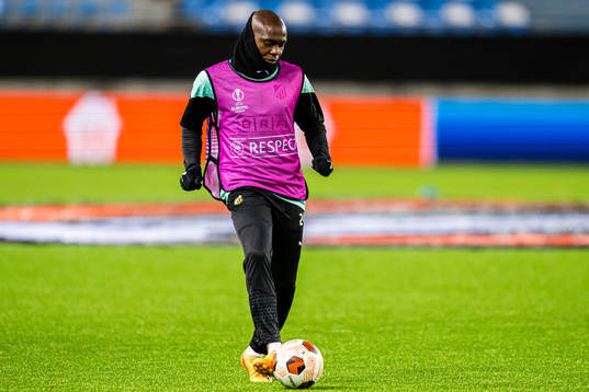 Amor Layouni of Häcken warms up