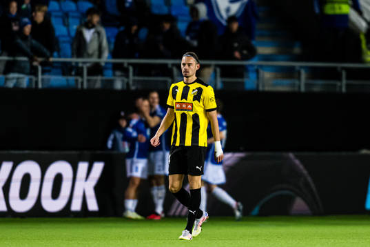 Amor Layouni of Häcken looks dejected