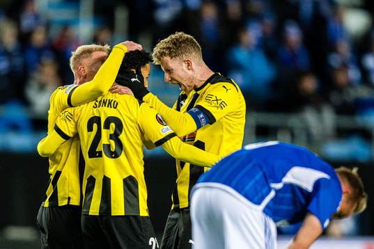 Momodou Lamin Sonko of Häcken celebrates