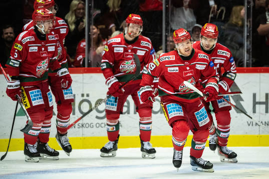 MoDos Mikkel Aagaard jublar
