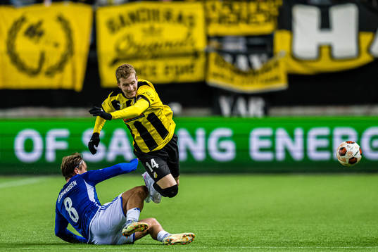 Fredrik Gulbrandsen of Molde and Simon Gustafson of Häcken