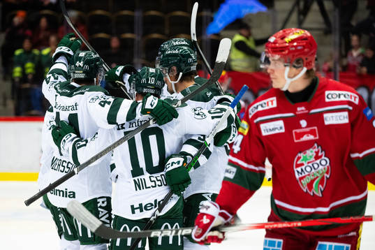 Färjestads Magnus Nygren jublar med lagkamrater