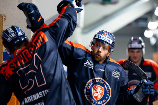 Växjös Emil Sylvegård och Brian Cooper före värmningen