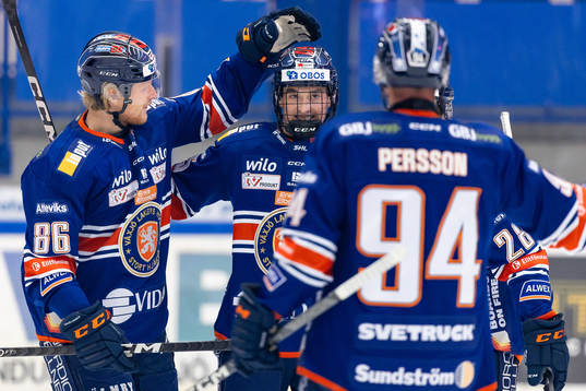 Växjös Joachim Blichfeld och Noah Östlund jublar