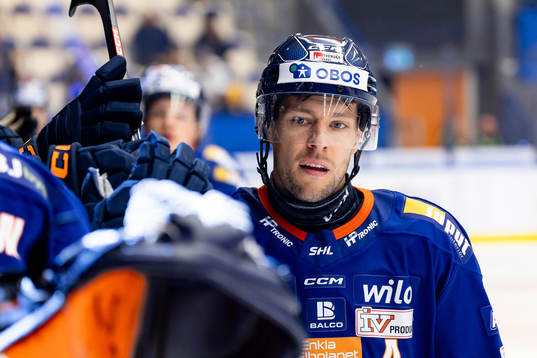 Växjös Robert Rosén jublar