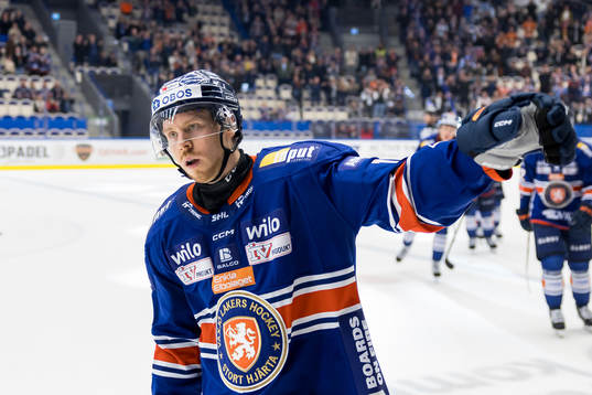 Växjös Kalle Kossila jublar