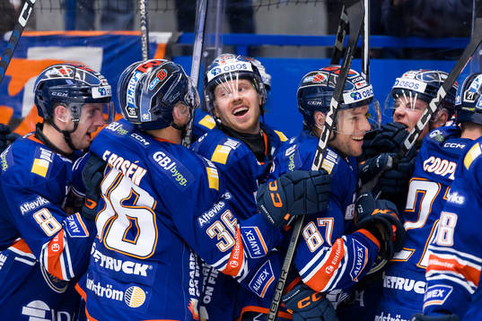Växjös Kalle Kossila och Robert Rosén jublar