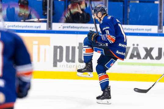 Växjös Kalle Kossila jublar