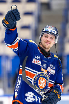 Växjös Joel Persson jublar