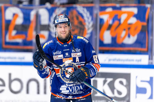 Växjös Robert Rosén jublar