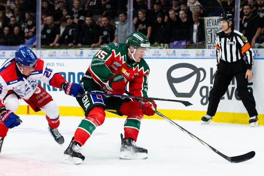 Oskarshamns Lukas Pilö och Frölundas Gustav Rydahl