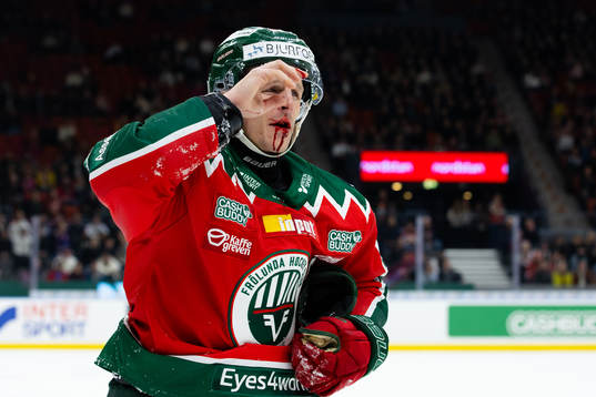 Frölundas Max Friberg blöder i munnen