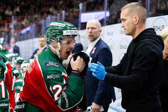 Frölundas Max Friberg blöder i munnen