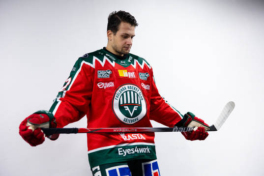 Frölundas Linus Nässen innan ishockeymatchen i SHL mellan