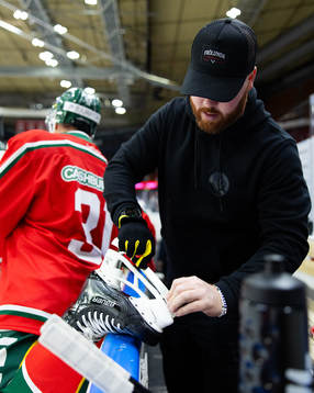 Frölundas materialförvaltare Andy Fagerström byter