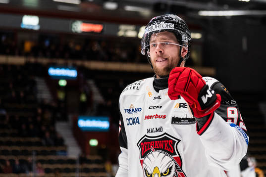 Malmö Redhawks Carl Persson jublar