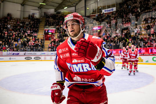 Timrås Filip Hållander jublar