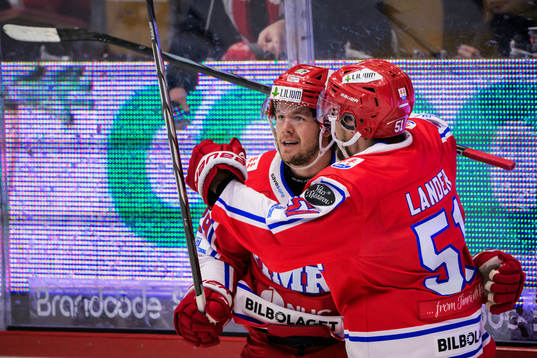 Timrås Filip Hållander och Anton Lander jublar