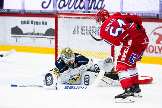 HV71s målvakt Joni Ortio och Timrås Jonathan Dahlén