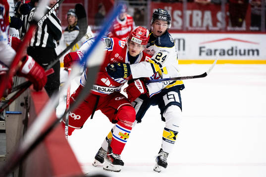 Timrås Dennis Värmhed och HV71s Oscar Fisker Molgaard