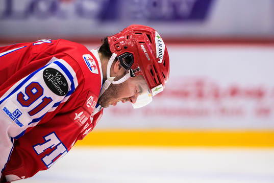 Timrås Magnus Pääjärvi har ont