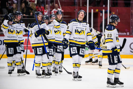 HV71s Joonas Nättinen och lagkamrater deppar