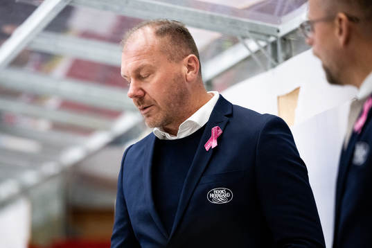 HV71s tränare Johan Lindbom deppar