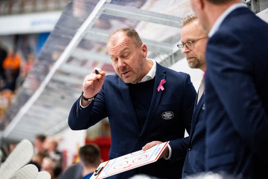 HV71s tränare Johan Lindbom deppar
