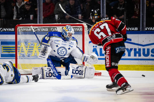 Leksands målvakt Mantas Armalis och Luleås Linus Omark