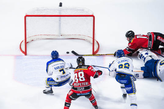 Luleås Jonas Berglund gör 1-2