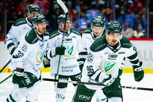 Färjestads David Tomasek jublar