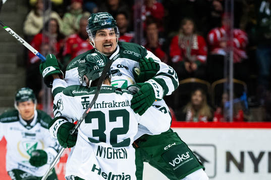 Färjestads David Tomasek jublar