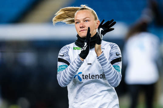 Frida Maanum of Norway warms up