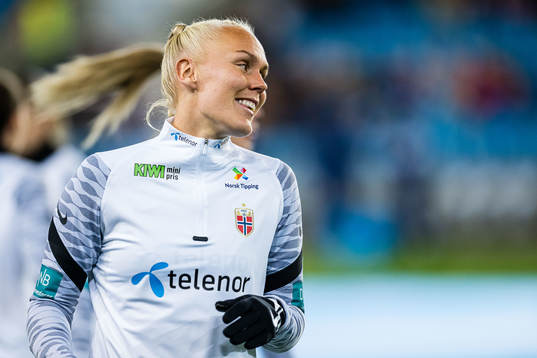Maria Thorisdottir of Norway warms up